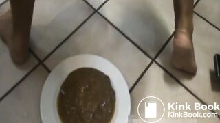 Diarrhea on plate - video 2