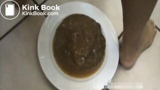 Diarrhea on plate - video 2