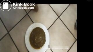 Diarrhea on plate - video 2