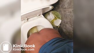 Girl toilet farting - video 6