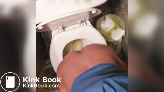 Girl toilet farting - video 6