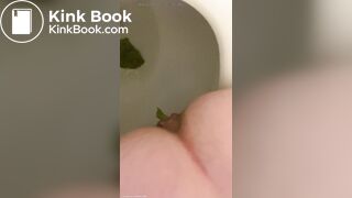 GREEN poo