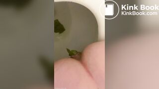 GREEN poo