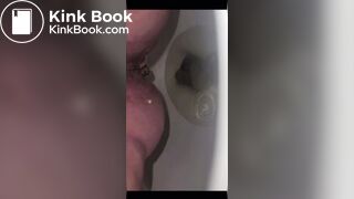 Insta model takes a dump