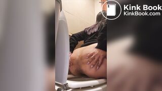 Big booty Argentinian spreads cheeks to poop