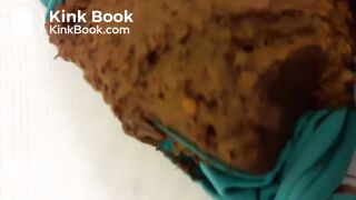 Big poop in thight blue pants