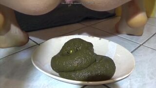 Girl shitting - video 81