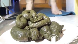 Girl shitting - video 81