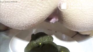 Girl shitting - video 81
