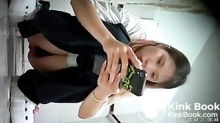 Chinese girl pooping - video 159