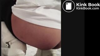 Plump Booty Girl Drops Massive Logs