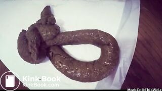 Thick Booty White Girl Dropping Some Huge Logs