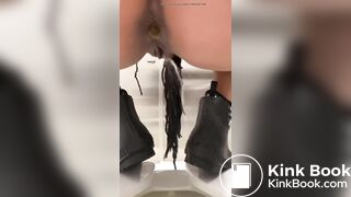 Girl poop 31