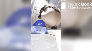 beautiful chinese girl goes to the toilet - video 8