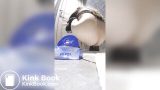 beautiful chinese girl goes to the toilet - video 8