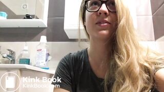 Blonde Beauty pooping in the toilet