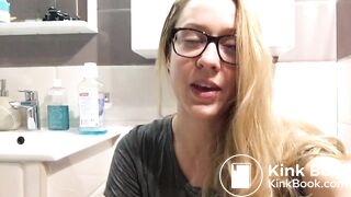 Blonde Beauty pooping in the toilet
