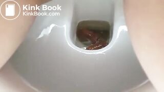 Pooping between the legs floaters