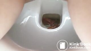 Pooping between the legs floaters