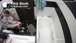 Sexy girl take a big poop and wash her ass