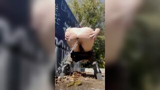 Shitting - video 521