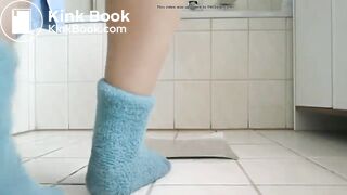 Girl poop - video 108