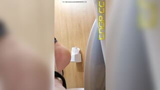 Girl pooping - video 420