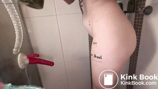 Hot Girl Shitting And Doing An Enema!