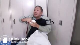 Pretty girl Face sitting and pissing