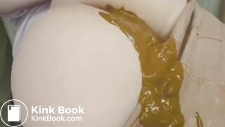 Teen Pooping - video 6