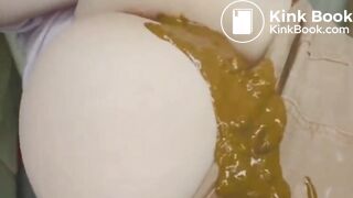 Teen Pooping - video 6