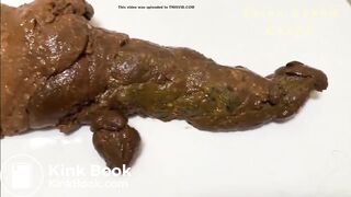 Girl pooping - video 453