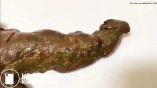 Girl pooping - video 453