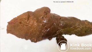 Girl pooping - video 453