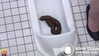 Grunting beauty poop