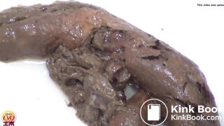 Grunting beauty poop