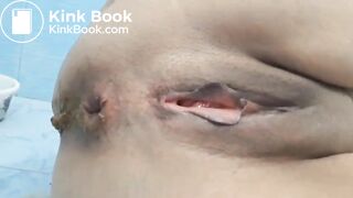 pooping Iranian milf