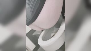 下痢腹痛トイレ - video 12