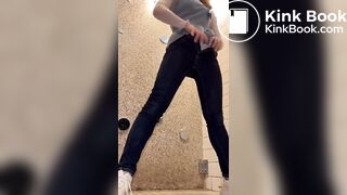 Blue Jean pissing