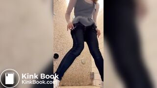 Blue Jean pissing