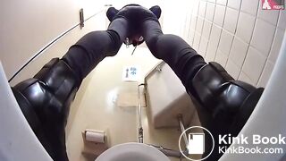 Uncensored Japanese beauty poop