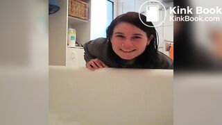 German lady.. last ihr Mitbewohner ein kleines Geschenk