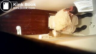 Japanese girl pooping on toilet - video 18