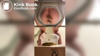 girl poop in container