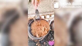Pooping girl - video 127