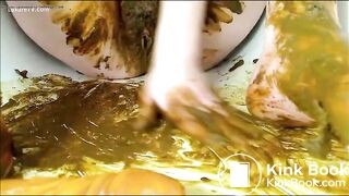 Girl play with shit in her nasty fat pussy