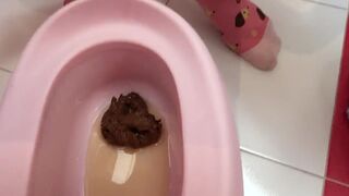 Polish girl potty poo..