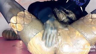 Masked Girl Shits and Smear on her Pussy