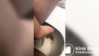 A messy toilet poo..