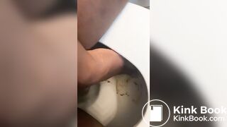 A messy toilet poo..